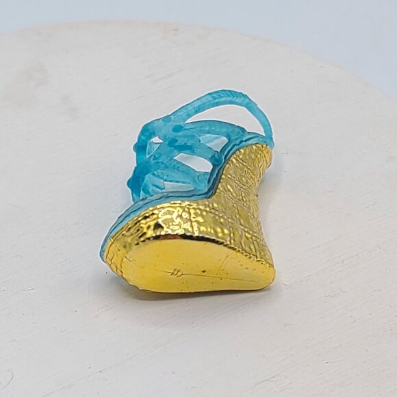 Monster High 13 Wishes Frankie Stein Doll Replacement Blue & Gold Left Shoe - Picture 6 of 7